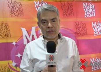 Reynaldo López durante el anuncio de la tercera temporada de la serie “Más Vale Sola”.