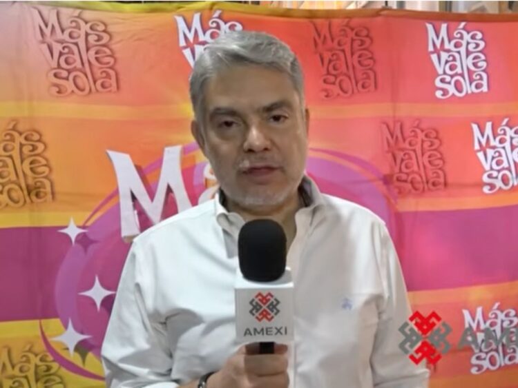 Reynaldo López durante el anuncio de la tercera temporada de la serie “Más Vale Sola”.