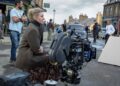Greta Gerwig durante la presentación del primer tráiler de Las Crónicas de Narnia: El sobrino del mago, la nueva película de Netflix con Meryl Streep como voz de Aslan.
