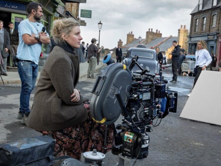 Greta Gerwig durante la presentación del primer tráiler de Las Crónicas de Narnia: El sobrino del mago, la nueva película de Netflix con Meryl Streep como voz de Aslan.