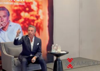 Ricardo Montaner durante una presentación, como parte de su regreso a los escenarios con la gira “El Último Regreso”.