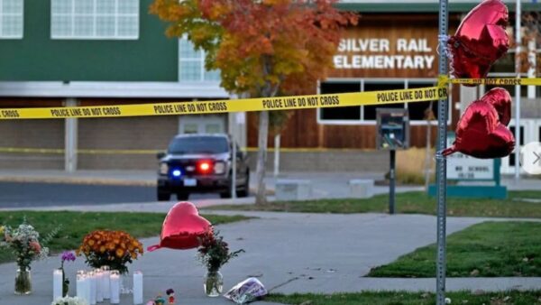 Un adolescente mató a tres niños y una maestra de educación especial de la primaria Silver Rail, en Oregon, antes de que un padre de familia le disparara y matara.