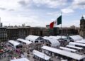 Vista general de la Feria Internacional del Libro del Zócalo 2026, con carpas editoriales instaladas en la Plaza de la Constitución de la Ciudad de México.
