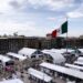 Vista general de la Feria Internacional del Libro del Zócalo 2026, con carpas editoriales instaladas en la Plaza de la Constitución de la Ciudad de México.