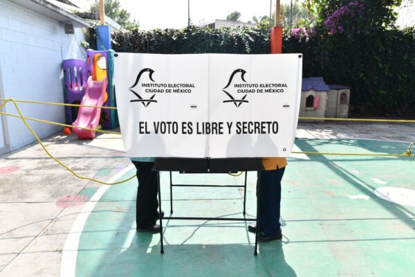 Por incumplimiento de los lineamientos y demás normativa electoral, el IECM podrá iniciar un procedimiento de oficio.
