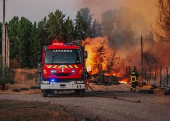 Bomberos atienden incendio cerca de de una gasera en Cuautitlán Izaclli
