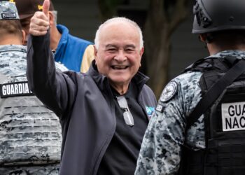 Caso Ernesto Ruffo. El acusado, durante su traslado de la prisión del Altiplano a su casa en BC. AMEXI/Foto: Especial