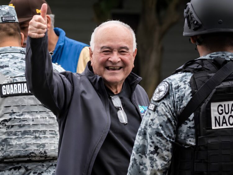 Caso Ernesto Ruffo. El acusado, durante su traslado de la prisión del Altiplano a su casa en BC. AMEXI/Foto: Especial