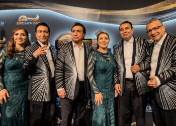 Los Ángeles Azules, agrupación mexicana de cumbia que busca llevar su música sinfónica al Palacio de Bellas Artes.