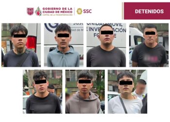 Los detenidos tras el enfrentamiento por el operativo de retiro de motocicletas en el Centro Histórico. AMEXI Foto SSC
