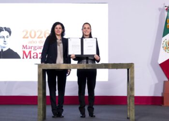 Luisa María Alcalde y la presidenta Claudia Sheinbaum. Firma del decreto contra doble nacionalidad. 7 octubre 2026.