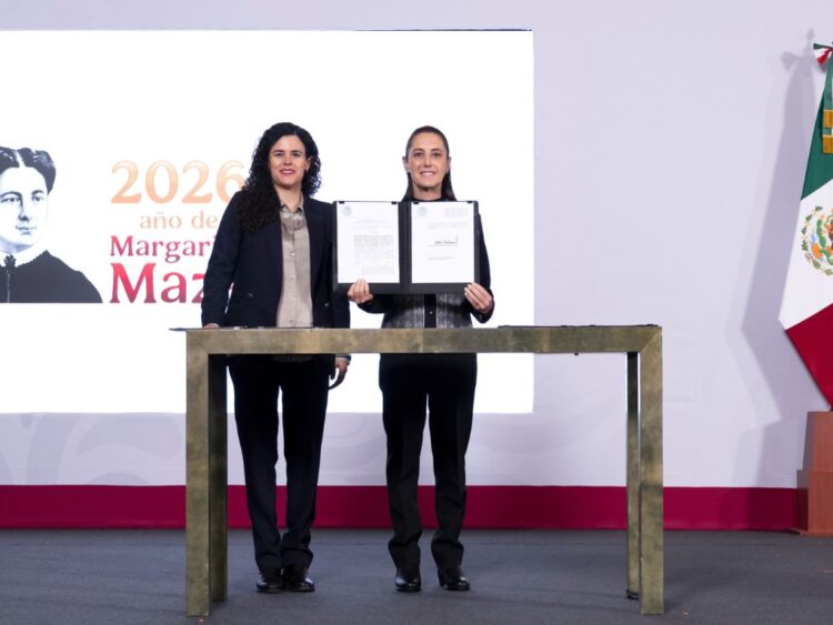 Luisa María Alcalde y la presidenta Claudia Sheinbaum. Firma del decreto contra doble nacionalidad. 7 octubre 2026.