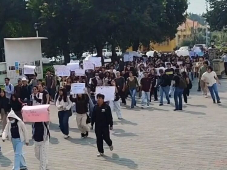 Manifestación de estudiantes de la Universidad de Chapingo contra la reelección del rector. Foto RRSS