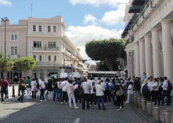 Médicos de Veracruz marchan por falta de medicamentos e insumos médicos