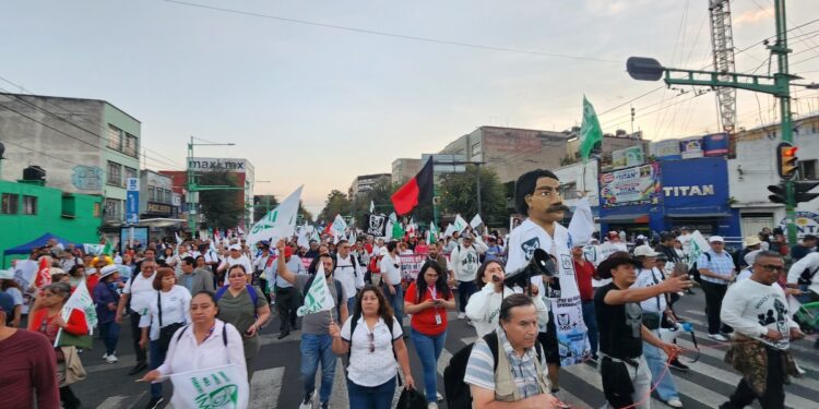 Trabajadores sindicalizados del IMSS regresan a las calles