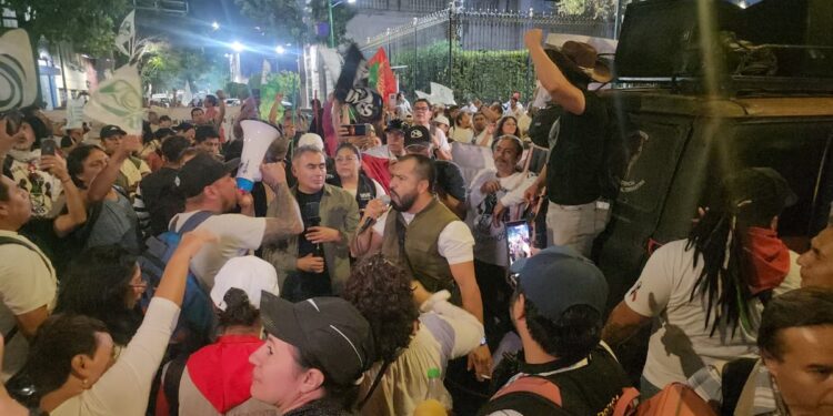 Trabajadores sindicalizados del IMSS regresan a las calles
