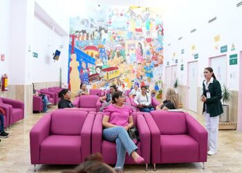 Mujeres asisten al IMSS para una autoexploración