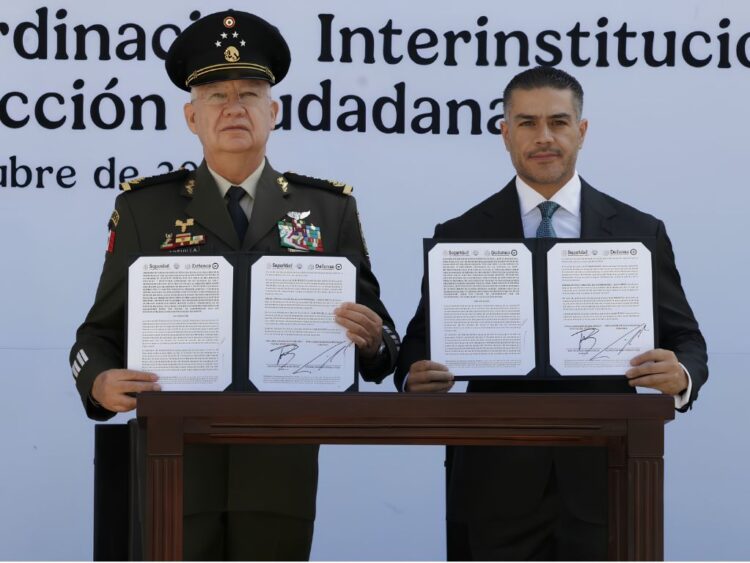 Presentan convenio titulares de SSPC y Defensa para ampliar la coordinación de esfuerzos.