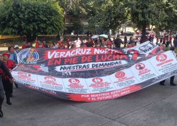 Trabajadores del IMSS e ISSSTE en Veracruz reclaman falta de medicamentos