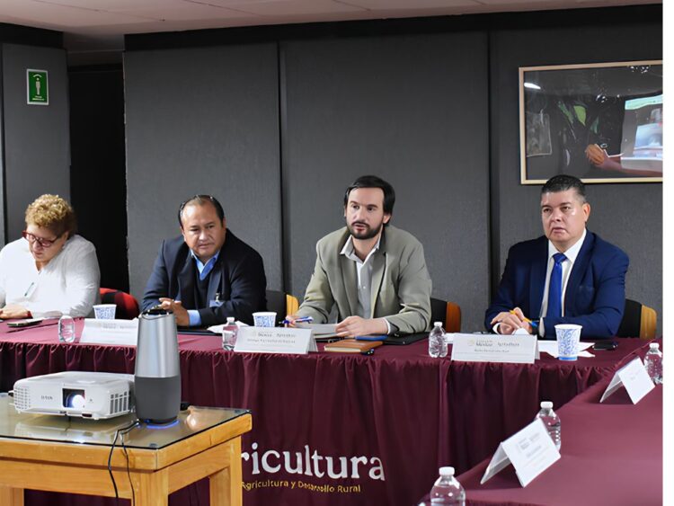 Representantes de México y Centroamérica, en reunión para combatir el gusano barrenador.