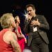 Robbie Williams y Omar Chaparro cantan “Better Man” en el Palacio de los Deportes