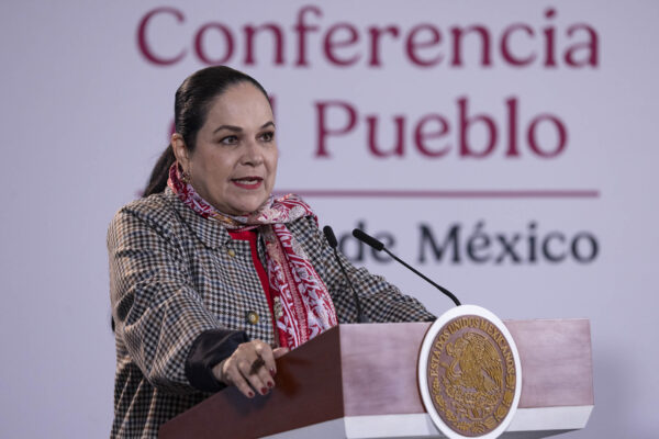 Mónica Fernández señaló que el Gobierno de México recauda fondos en eventos de comercialización de los bienes incautados. 
