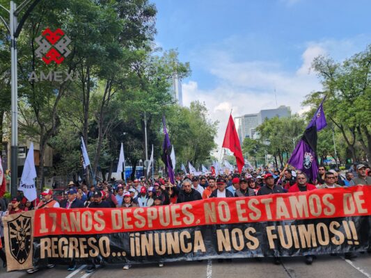 Miles de integrantes del SME, marchan para exigir audiencia pública con Claudia Sheinbaum, para solucionar conflicto que lleva 17 años