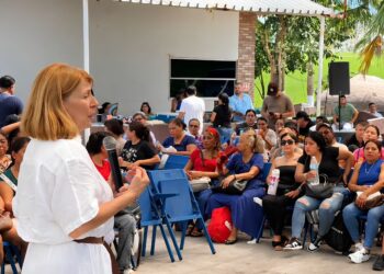Tatiana Clouthier anuncia en Nuevo León la fundación de la organización #TodosConConciencia.