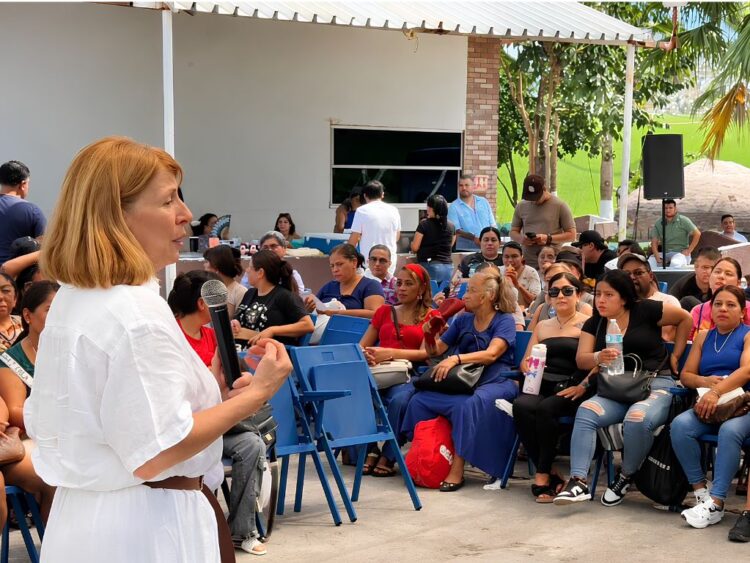 Tatiana Clouthier anuncia en Nuevo León la fundación de la organización #TodosConConciencia.