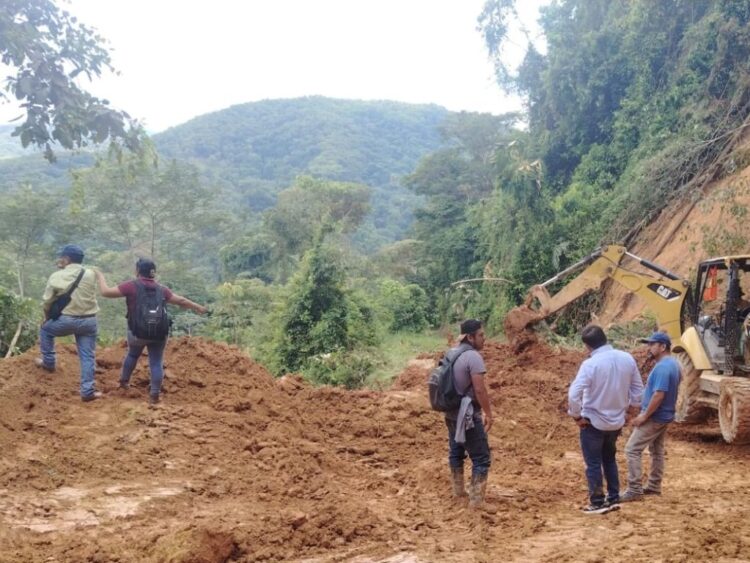 las lluvias en Oaxaca provocaron deslaves en carreteras