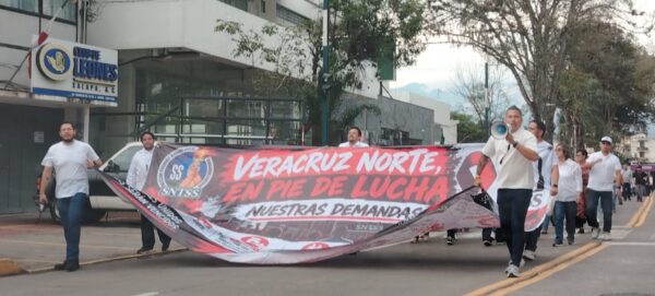 IMSS: protestan en Xalapa por desabasto de medicamentos y contra la Ley Mordaza. AMEXI/Foto: Corresponsal