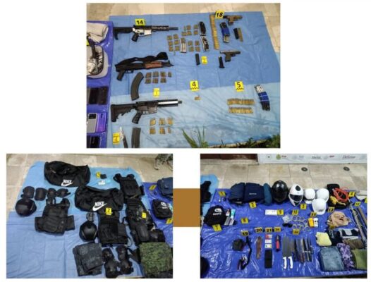 Aseguraron tres armas largas, dos cortas, casquillos, equipo táctico y tres vehículos. AMEXI/Foto: @FGE_Veracruz