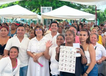 Municipio de Veracruz recibe galardón por apoyo a 20 mil familias vulnerables. AMEXI/Foto: Gobierno de Veracruz