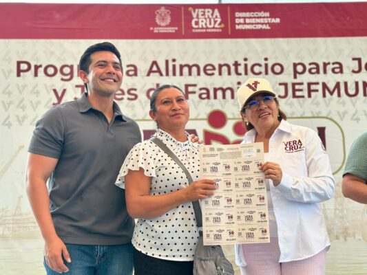 Rosa María Hernández Espejo recibirá premio en Colombia por programa social. AMEXI/Foto: Gobierno de Veracruz