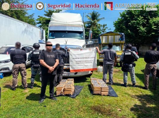 Aseguran más de 171 kilos de cocaína ocultos en tanques de tractocamión. AMEXI/Foto: Gobierno de México
