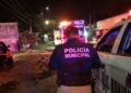 Cuatro mujeres fallecieron mientras dormían al derrumbarse una barda sobre su vivienda.