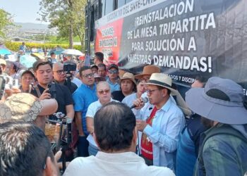 Maestros de la CNTE en Chiapas se manifiestan por demandas diversas.