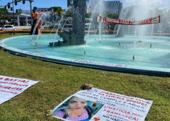 Integrantes de Madres Buscadoras de Quintana Roo protestaron en el kilómetro cero de este destino turístico AMEXI/FOTO RRSS
