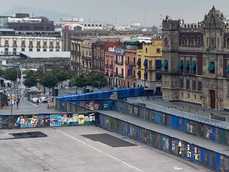 Vallas metálicas en el Zócalo