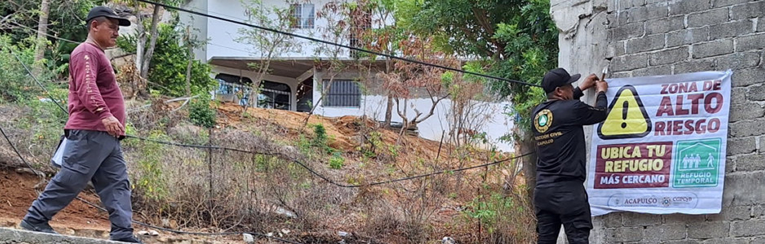 Atención de Protección Civil por el impacto de huracaners.
