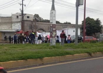 Bloquean la México-Texcoco para exigir búsqueda de menor desaparecida en La Paz