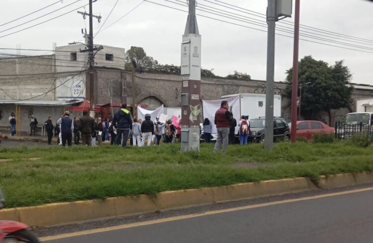 Bloquean la México-Texcoco para exigir búsqueda de menor desaparecida en La Paz
