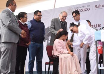 David Kershenobich durante el arranque de la campaña de vacunación invernal 2026-2027.
