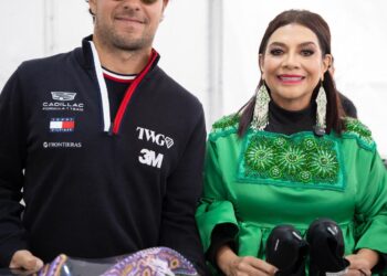 Clara Brugada y “Checo” Pérez encabezan histórica exhibición de Fórmula 1 en Paseo de la Reforma. AMEXI/Foto: @ClaraBrugadaM
