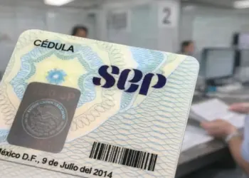 Cédulas profesionales y constancias ahora se tramitan completamente en línea. AMEXI/Foto: Imagen generada con IA