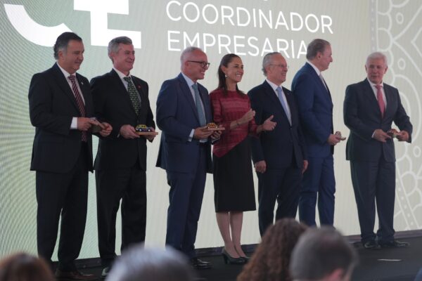El CCE reitera la importancia de mantener la unidad y el trabajo coordinado frente a los retos de la revisión del T-MEC y el panorama comercial global. AMEXI/FOTO/ Presidencia 
