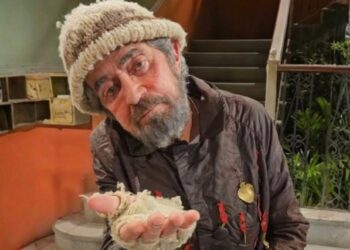 Manuel “El Flaco” Ibáñez caracterizado como Jorjais, uno de sus personajes más populares en la serie “Vecinos”.