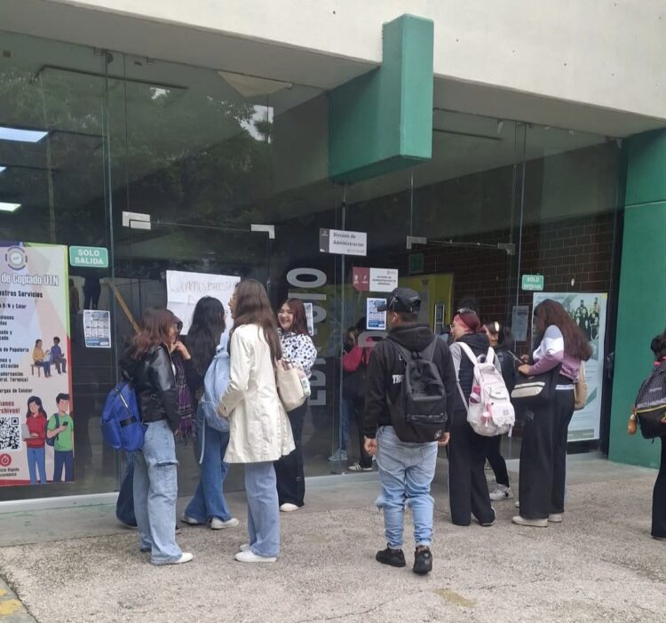 Estalla paro de estudiantes de la Universidad Tecnológica de Neza