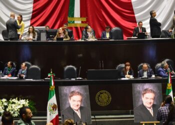 El pleno de la Cámara de Diputados rindió este martes un homenaje póstumo al periodista y cronista Francisco Garfias.