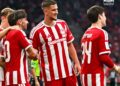 Armando “La Hormiga” González durante su participación con el Olympiacos en el futbol europeo